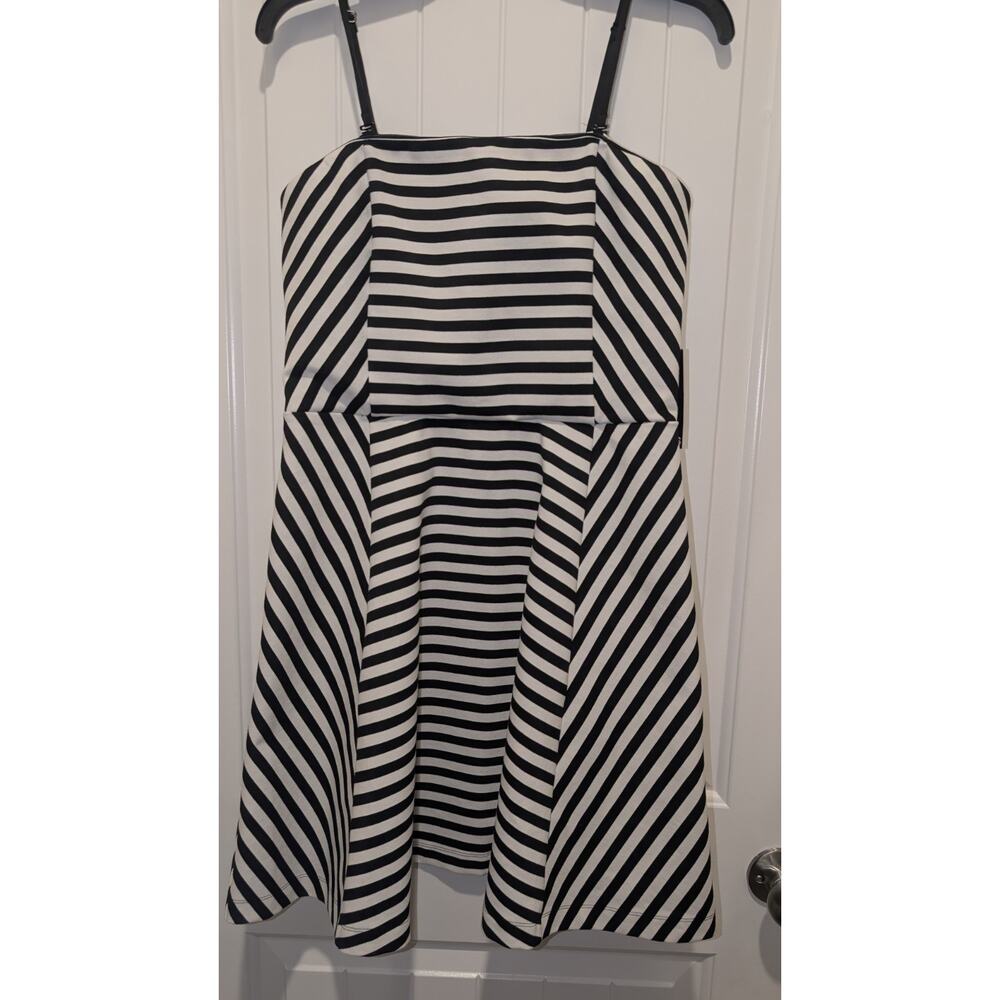 Express Black White Striped Spaghetti Strap Straight Neck A-Line Short Dress 10